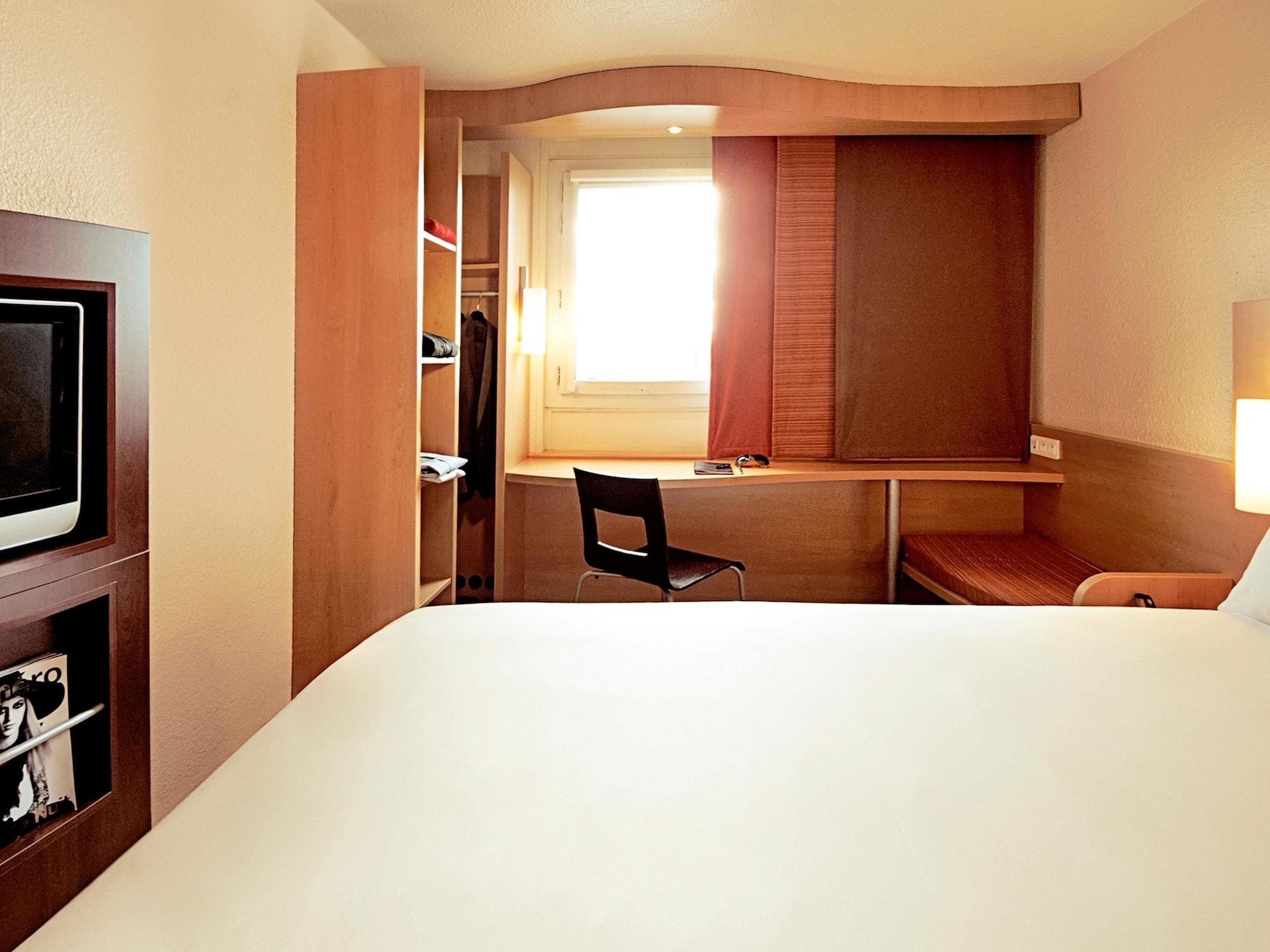 Ibis Centro Hotel 2*