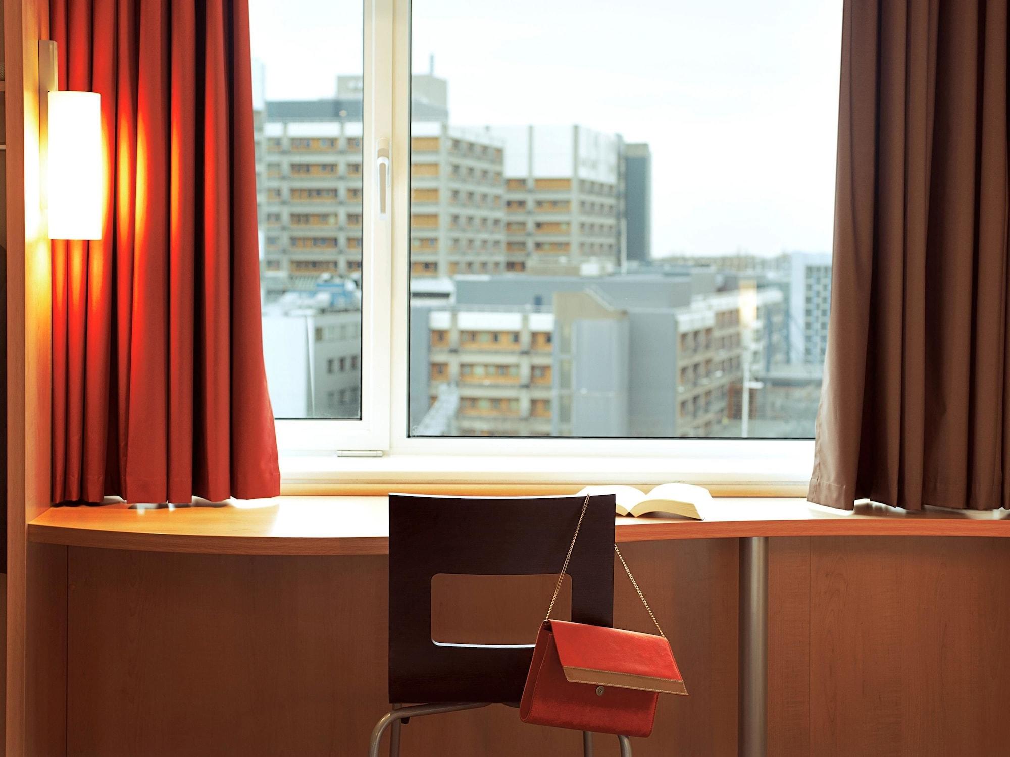 Ibis Centro Hotel 2*